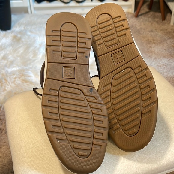 Dr. Martens Rigal Leather Boot - Picture 10 of 10